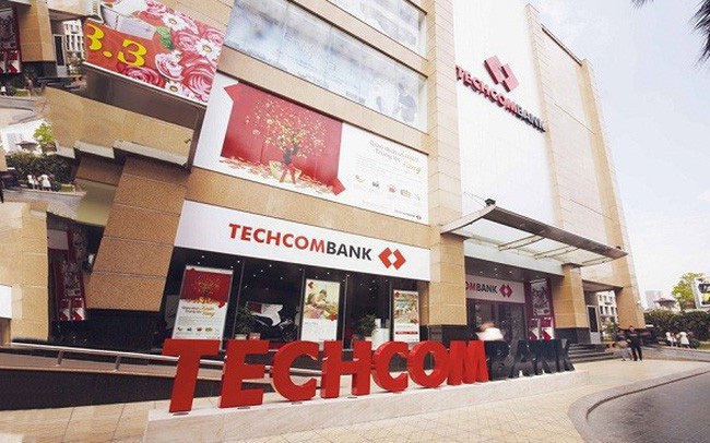 Dư nợ cho vay liên quan bất động sản đang chiếm bao nhiêu tại Techcombank?