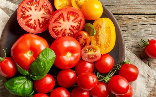 Cà chua có cả tác dụng ngừa ung thư nhưng không nên ăn với thực phẩm này để tránh ngộ độc, mất dinh dưỡng